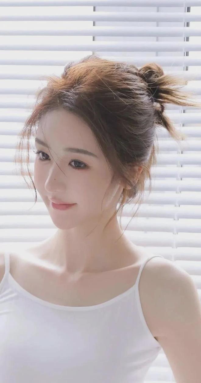 女班长把腿扒开让我捅